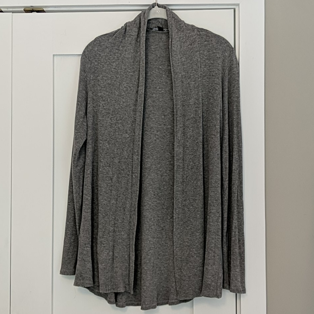 ❌SOLD❌ Cable & Gauge Gray Cardigan